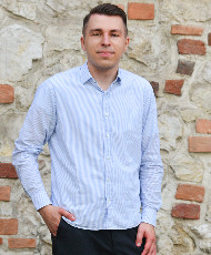 Doktorant, przekładoznawca i badacz polskiego języka migowego (PJM)